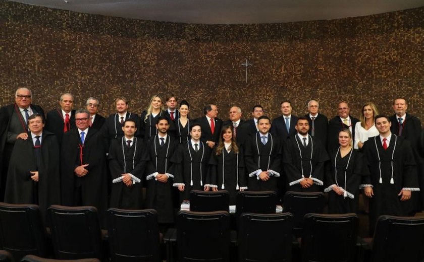 Renan Filho prestigia posse de 12 novos juízes no Tribunal de Justiça