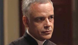 'Espelho da Vida': Padre Luiz morre, e Eugênio tortura Piedade