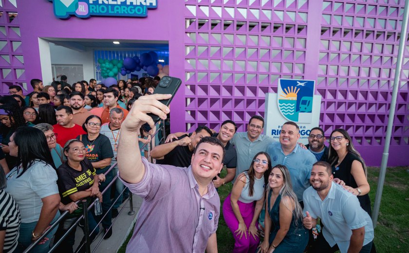 Prefeito Carlos inaugura sede do 'Prepara Rio Largo!' e reforça compromisso com a educação