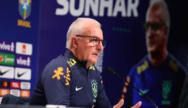 Dorival convoca Léo Jardim, Fabrício Bruno e Galeno para lugar de cortados na seleção