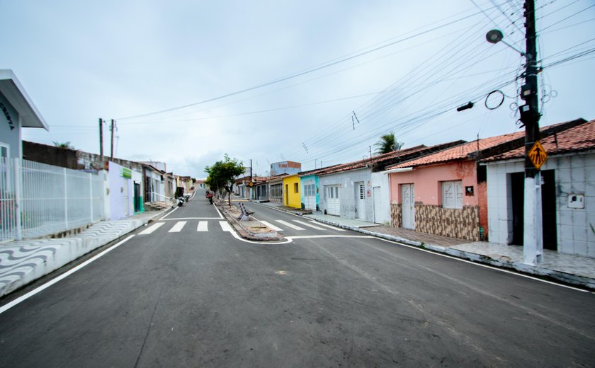 Governo entrega vias pavimentadas e autoriza construção de ginásio poliesportivo em Palestina