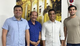 Médico Cléber Costa toma posse como vereador de Maceió