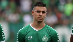 Lateral João Pedro sofre lesão e desfalca a Chape durante três meses