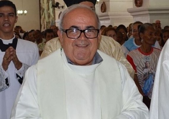 Padre Manoel Henrique testa positivo para Covid-19 e está internado