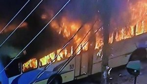 Ônibus são incendiados em ataque de criminosos no Rio de Janeiro