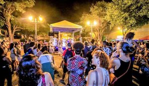 Praça Dois Leões mistura música clássica com maracatu