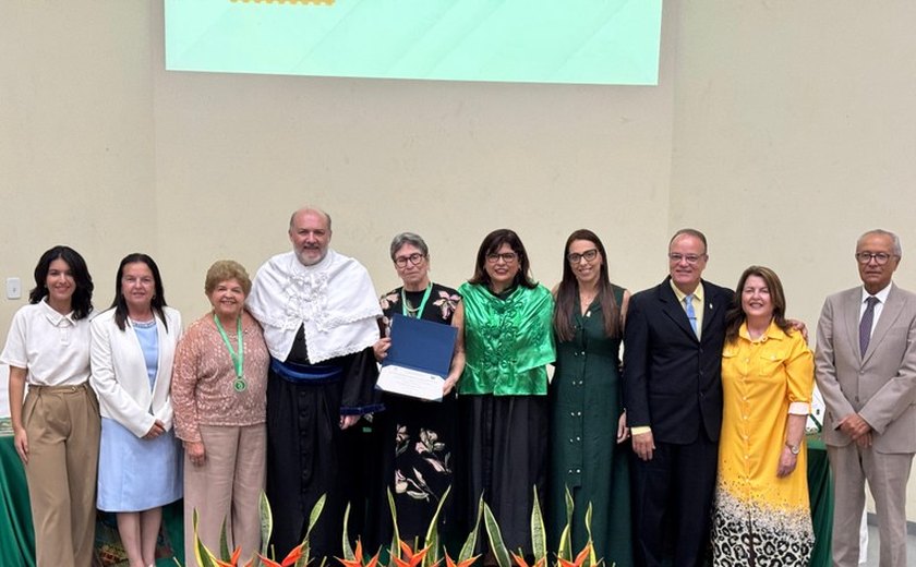 Faculdade de Medicina celebra 75 anos com cerimônia emocionante na Ufal