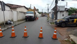 Ladeira da Moenda é interditada para operação de limpeza