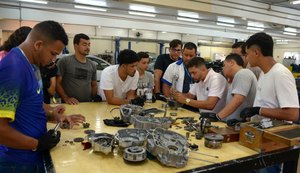 Programa Aprendi no Flexal capacita moradores para o mercado de trabalho