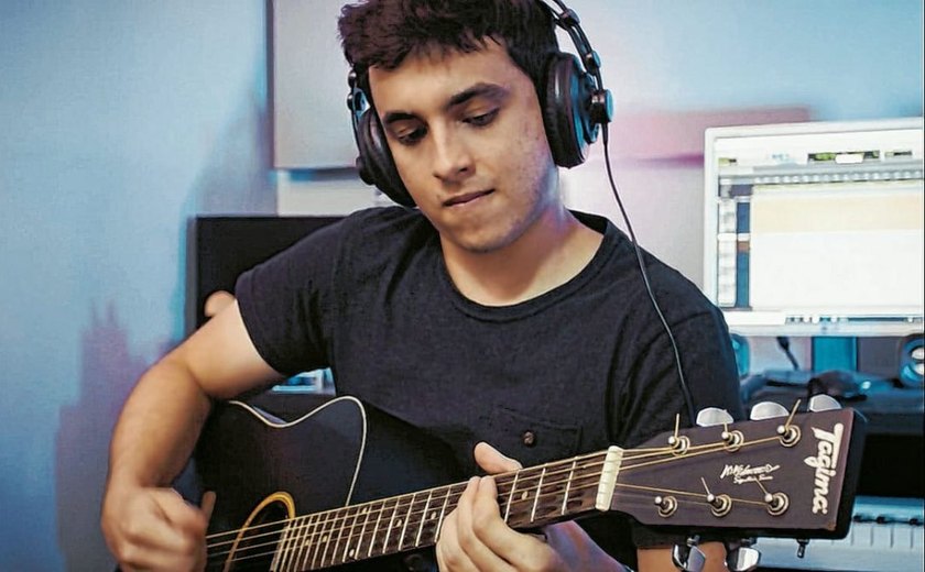 Músico João Felipe lança canal no YouTube e prepara outras novidades