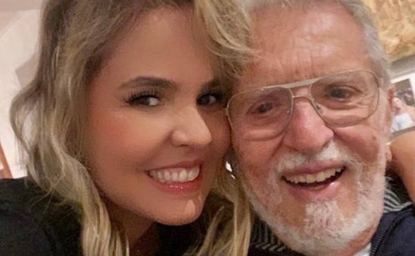 Humorista Carlos Alberto de Nóbrega e esposa estão internados com covid-19