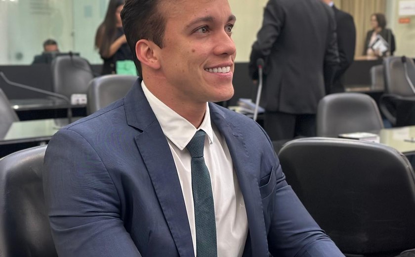 Deputado Leonam cobra que MS inclua a vacina contra meningite do tipo B no SUS