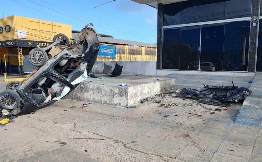 Quatro pessoas ficam feridas em acidente de trânsito na Avenida Juca Sampaio