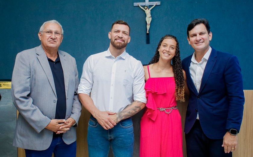 Prefeito participa de homenagem aos atletas Maisa Silva e Maurício Ruffy na Câmara de Coruripe