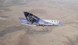 Espaçonave da Virgin Galactic conclui seu primeiro voo com sucesso