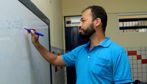 Melhoria salarial, concurso e programas valorizam profissionais da rede estadual
