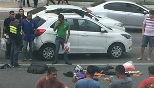 Mulher em motocicleta morre após acidente com ônibus na Mangabeiras