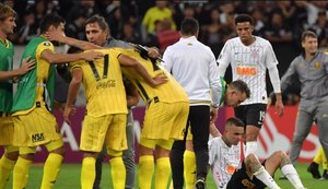 Corinthians vence, mas leva gol e está fora da Libertadores