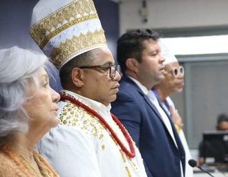 Câmara homenageia Pai Marcos por liderança religiosa e trabalho social em Maceió