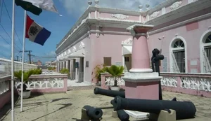 Polícia prende morador de rua com arma furtada de Museu do Instituto Histórico e Geográfico de Alagoas