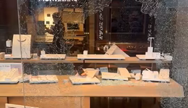 Criminosos invadem shopping em Manaus e disparam tiros de arma de fogo