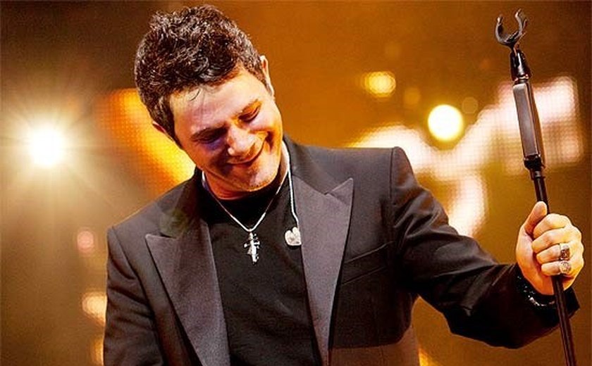 Fã acusa Alejandro Sanz de abuso em entrevista e leva esporro