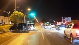 Motorista é preso por embriaguez após causar acidente com engavetamento de 4 veículos