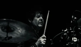 Morre aos 70 anos Clem Burke, baterista do Blondie, grupo dono do hit 'Heart of glass'