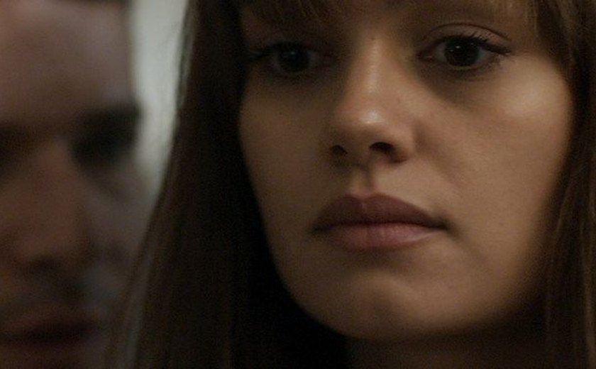 'Os Dias Eram Assim': Casada, Alice volta para casa e é expulsa por Arnaldo
