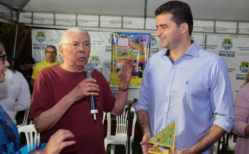 Festa literária: prefeito Rui Palmeira visita Flipontal
