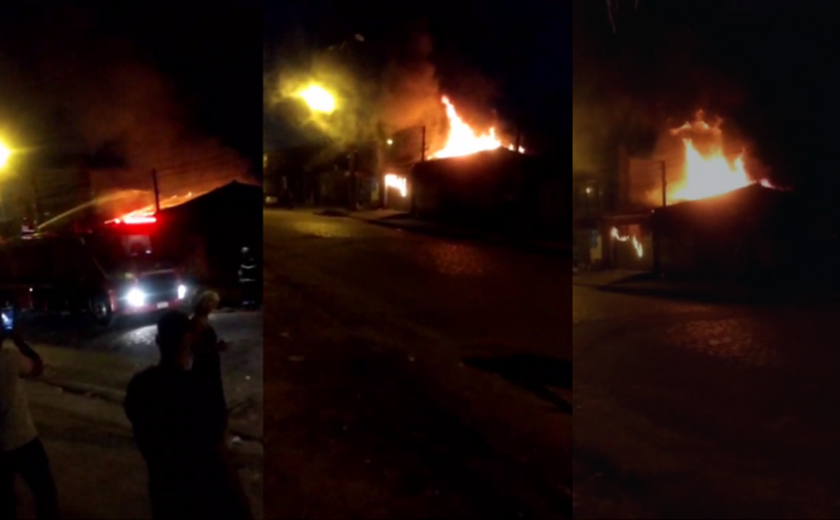 Loja de som automotivo pega fogo e bombeiros são acionados