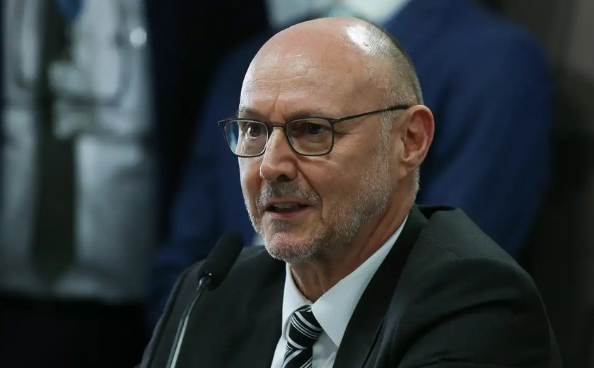 Espiões cercam o chefe