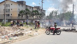 População bloqueia pista contra falta de água e energia na parte alta de Maceió