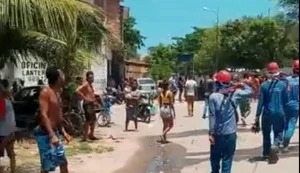 Moradores da orla lagunar protestam por entrega de chave em residencial