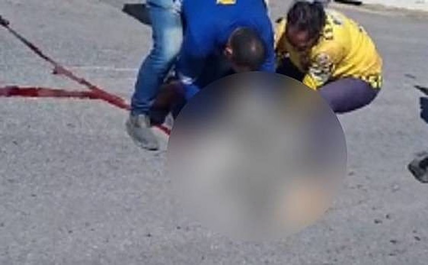 Mulher perde perna após ser atingida por carreta na Rota do Mar