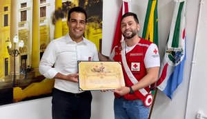 Presidente Galba Netto recebe Comenda Cruz de Distinção