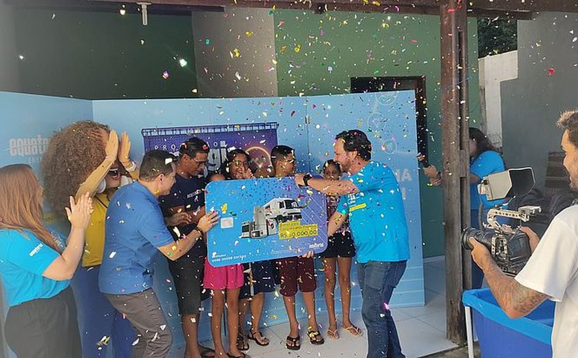 Emoção: em AL, motorista de ônibus recebe prêmio de R$ 50 mil da Equatorial Alagoas