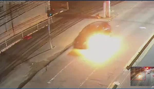 Vídeo: carro pega fogo durante deslocamento no Barro Duro