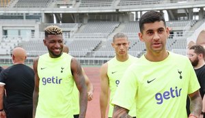 Pré-temporada: lateral brasileiro mais caro da história desembarca na Coreia do Sul; preparador fala sobre importância do período
