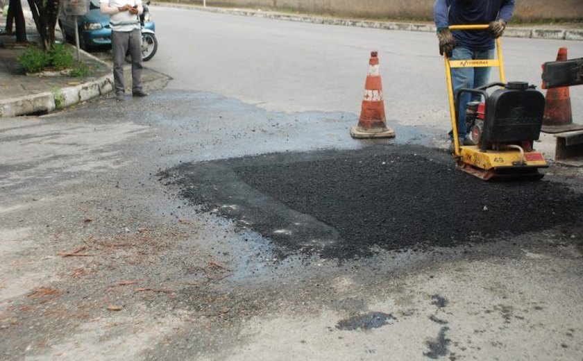 Avenida Presidente Getúlio Vargas recebe serviços de tapa-buraco