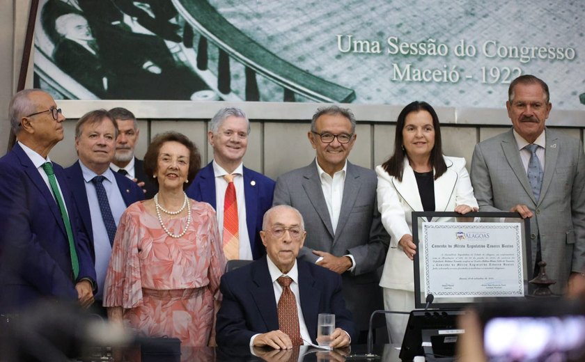 Pediatra Milton Hênio recebe comenda Tavares Bastos em sessão emocionante