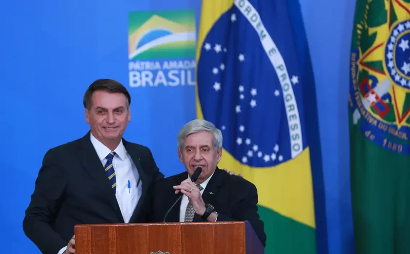 Heleno se distanciou de Bolsonaro e não sabia de golpe, diz advogado