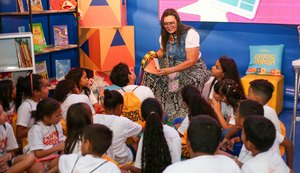 Semed distribuiu 14.560 vales-livro para alunos e professores na Bienal do Livro