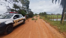 Estrada afetada pelas chuvas é interditada em Penedo recuperação começa