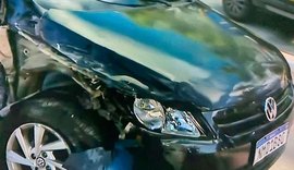 Motorista embriagado bate em veículos estacionados na orla de Ponta Verde