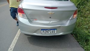 Motorista perde tempo de freada e causa engavetamento de três carros