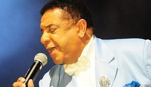 Agnaldo Timóteo sofre com desorientação após piora no quadro de infecção