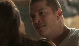 'Rock Story': Lorena e Alex fogem, roubam idosa e decidem assaltar joalheria