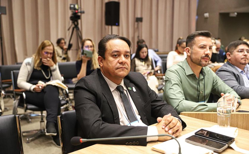 Rodrigo Buarque prestigia resultado de pesquisa sobre Assistência Farmacêutica