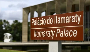 Brasil condena ataques de Israel e dos EUA a instalações no Irã